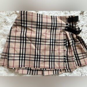Burberry pleated adjustable skirt